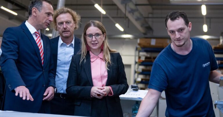 minister visit thumbnail 03157c3e